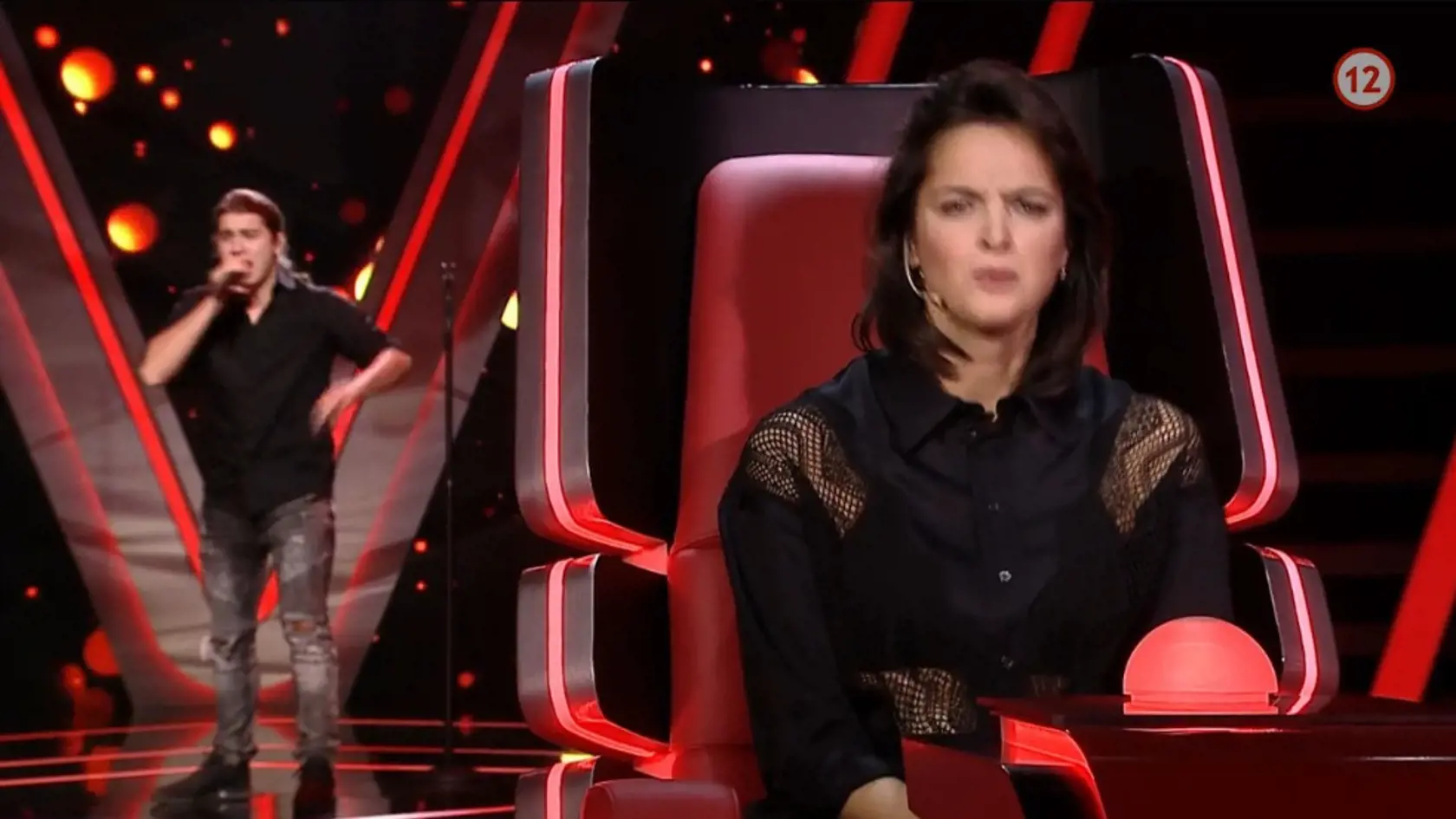 Jana prejavovala emócie až príliš a vkuse si prehrabávala vlasy.