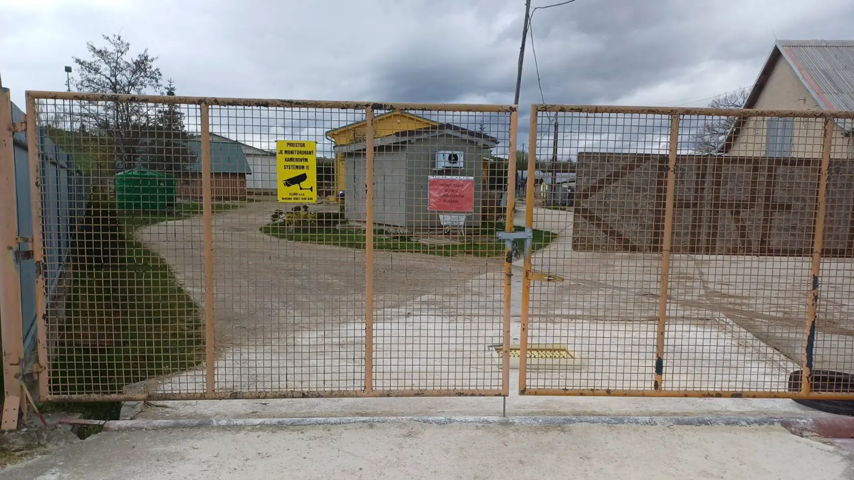 Farma v Mojšovej Lúčke pri Žiline ostáva zavretá.
