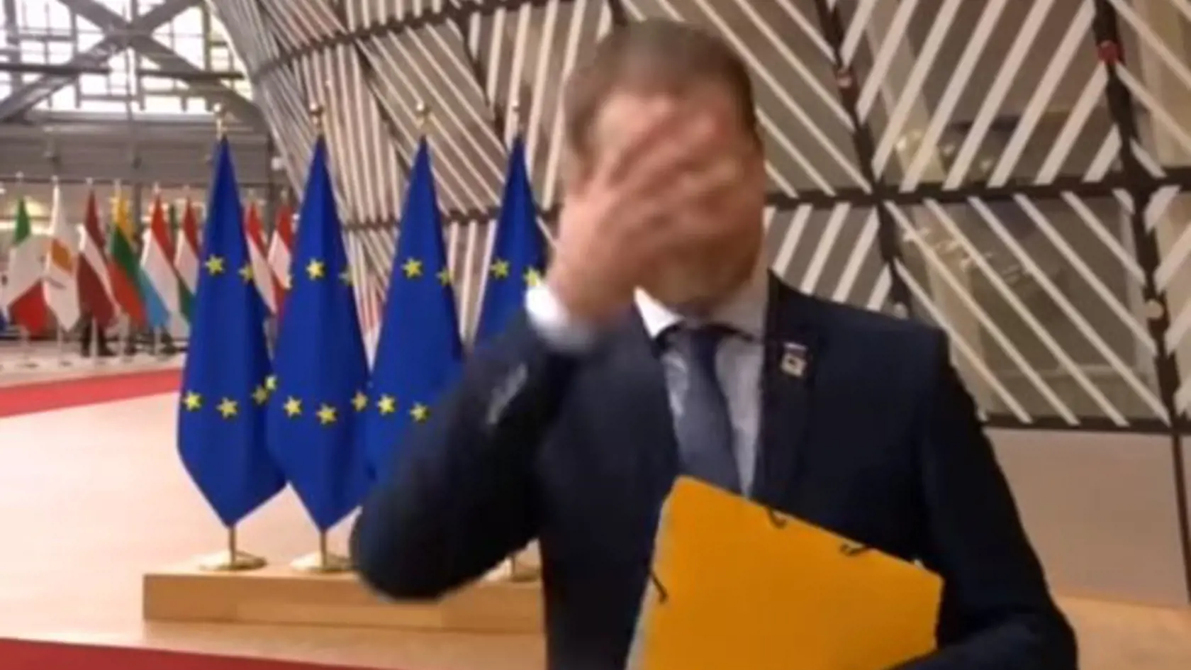 Premiér SR Igor Matovič sa na summite v Bruseli strápnil ako nikdy.