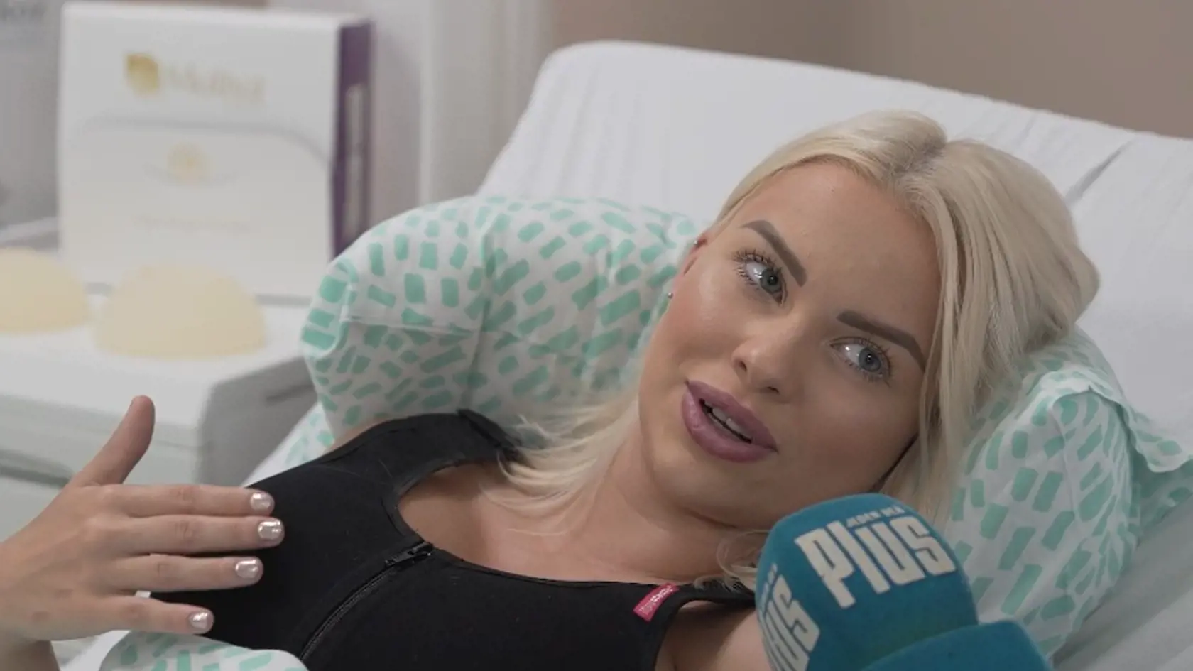 Česká Barbie Gabriel Jiráčková podstúpila uplynulý týždeň plastickú operáciu, počas ktorej jej vymenili prsné implantáty za ešte väčšie, ako mala do teraz.