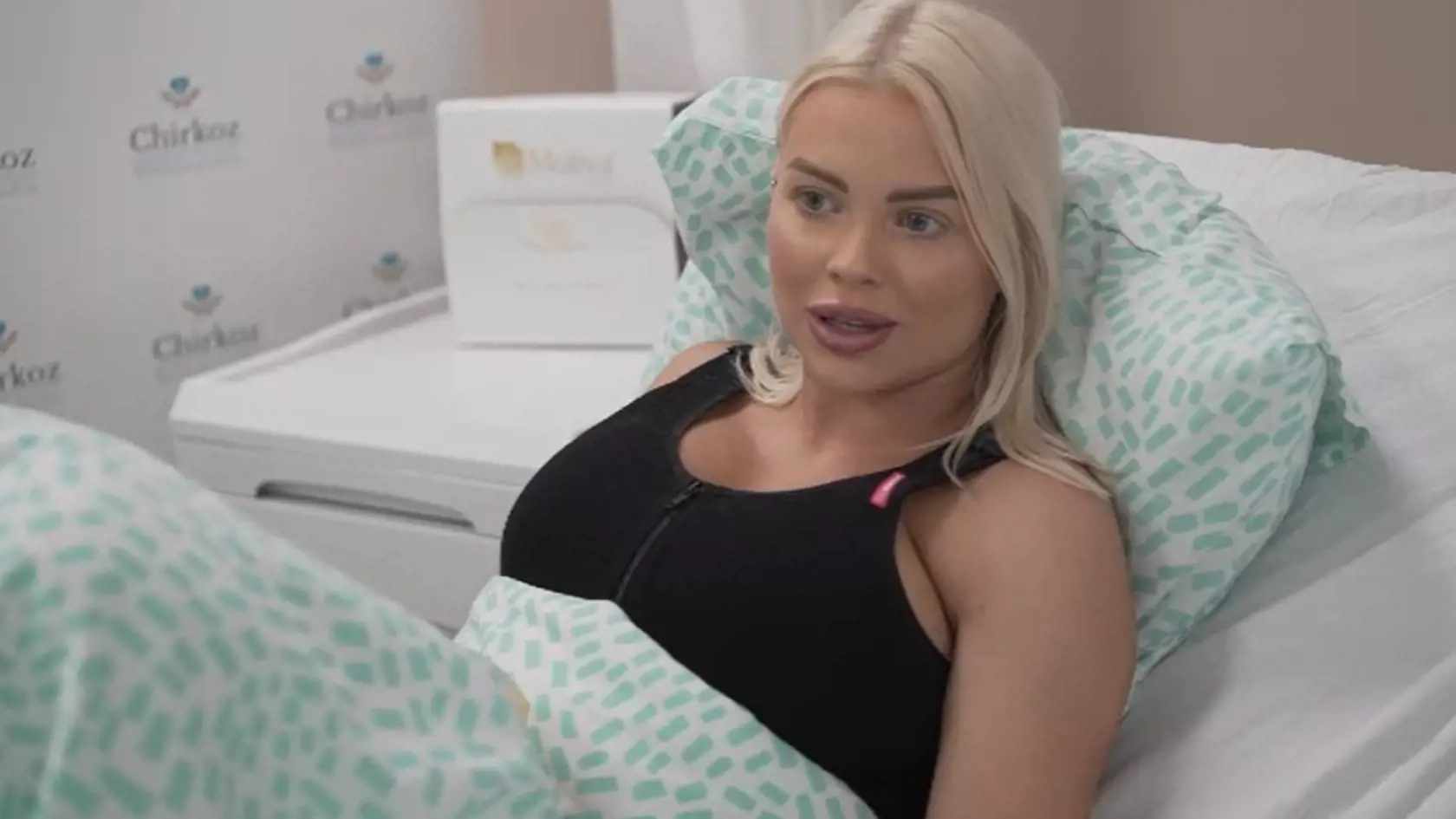 Česká Barbie Gabriel Jiráčková podstúpila uplynulý týždeň plastickú operáciu, počas ktorej jej vymenili prsné implantáty za ešte väčšie, ako mala do teraz.