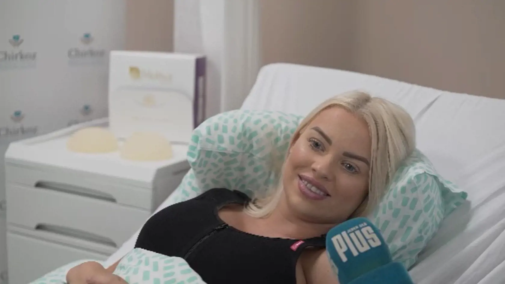 Česká Barbie Gabriel Jiráčková podstúpila uplynulý týždeň plastickú operáciu, počas ktorej jej vymenili prsné implantáty za ešte väčšie, ako mala do teraz.