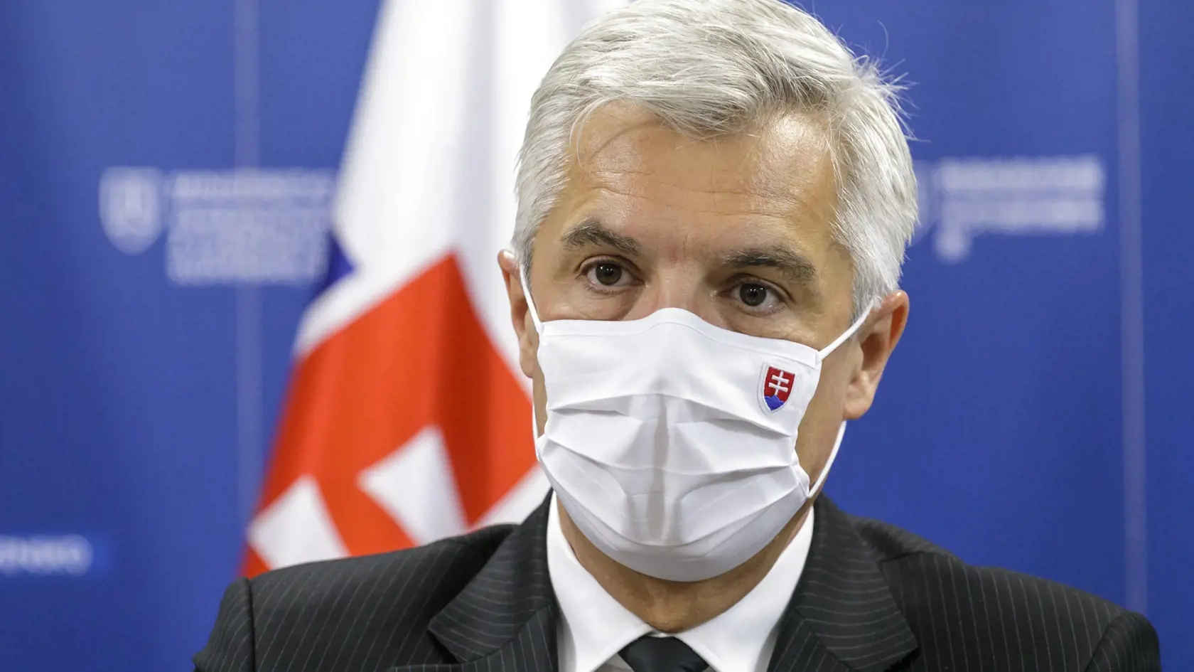Na snímke minister zahraničných vecí a európskych záležitostí SR Ivan Korčok počas brífingu po telefonickom rozhovore s hlavným vyjednávačom EÚ pre vzťahy so Spojeným kráľovstvom Michelom Barnierom v Bratislave 13. mája 2020. FOTO TASR - Dano Veselský