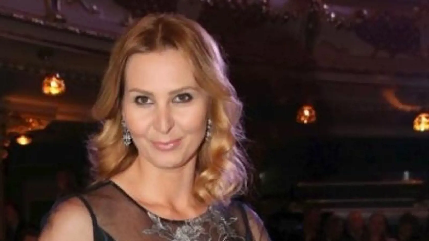 Vdova Ivana dostala pred Vianocami ako dar krištáľový odtlačok ruky Karla Gotta, ktorý na želanie Maestra zhotovili sklári v Litoměřiciach.