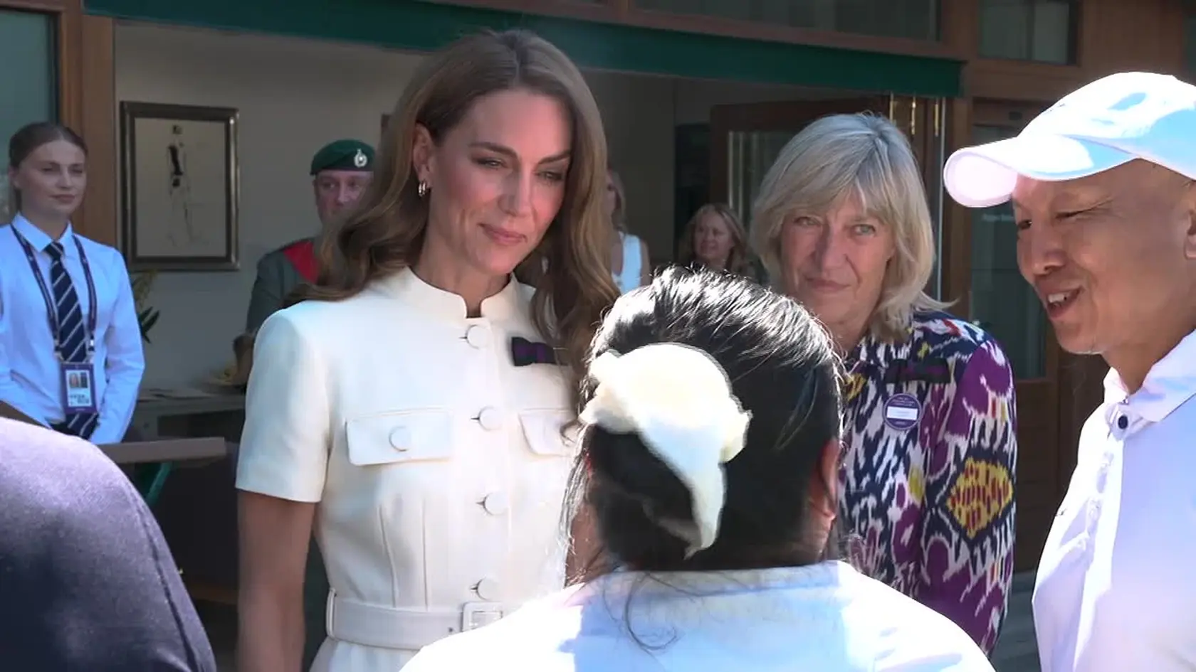 Finálne ikonického Wimbledonu je za nami. Posledný deň mužskej dvojhry boli tribúny natrieskané svetovými celebritami, hlavnou hviezdou však bola princezná Kate s rodinou. Patrónka All England Lawn Tennis and Croquet Club, sa vrátila do centra diania a celý štadión bol ako vo vytržení.