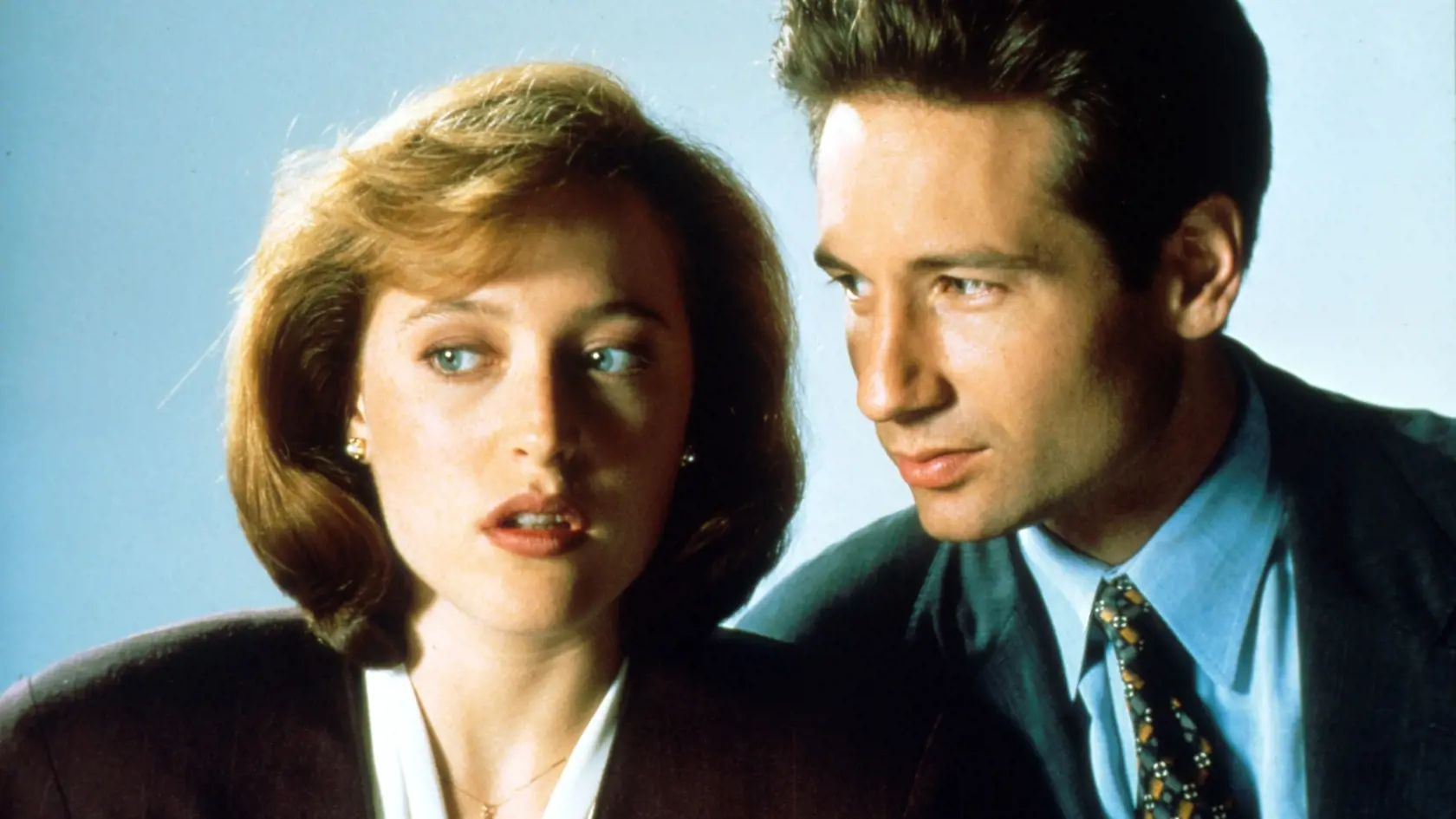 Gillian Anderson a David Duchovny v seriáli Akty X.