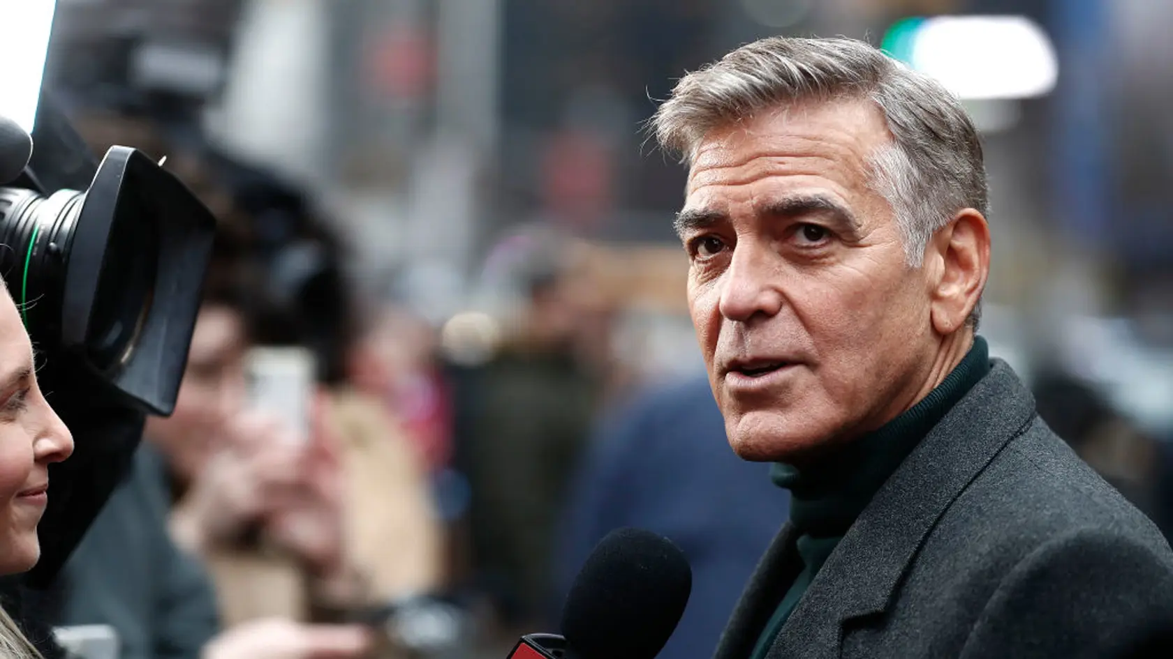 George Clooney hrá na Broadwayi.