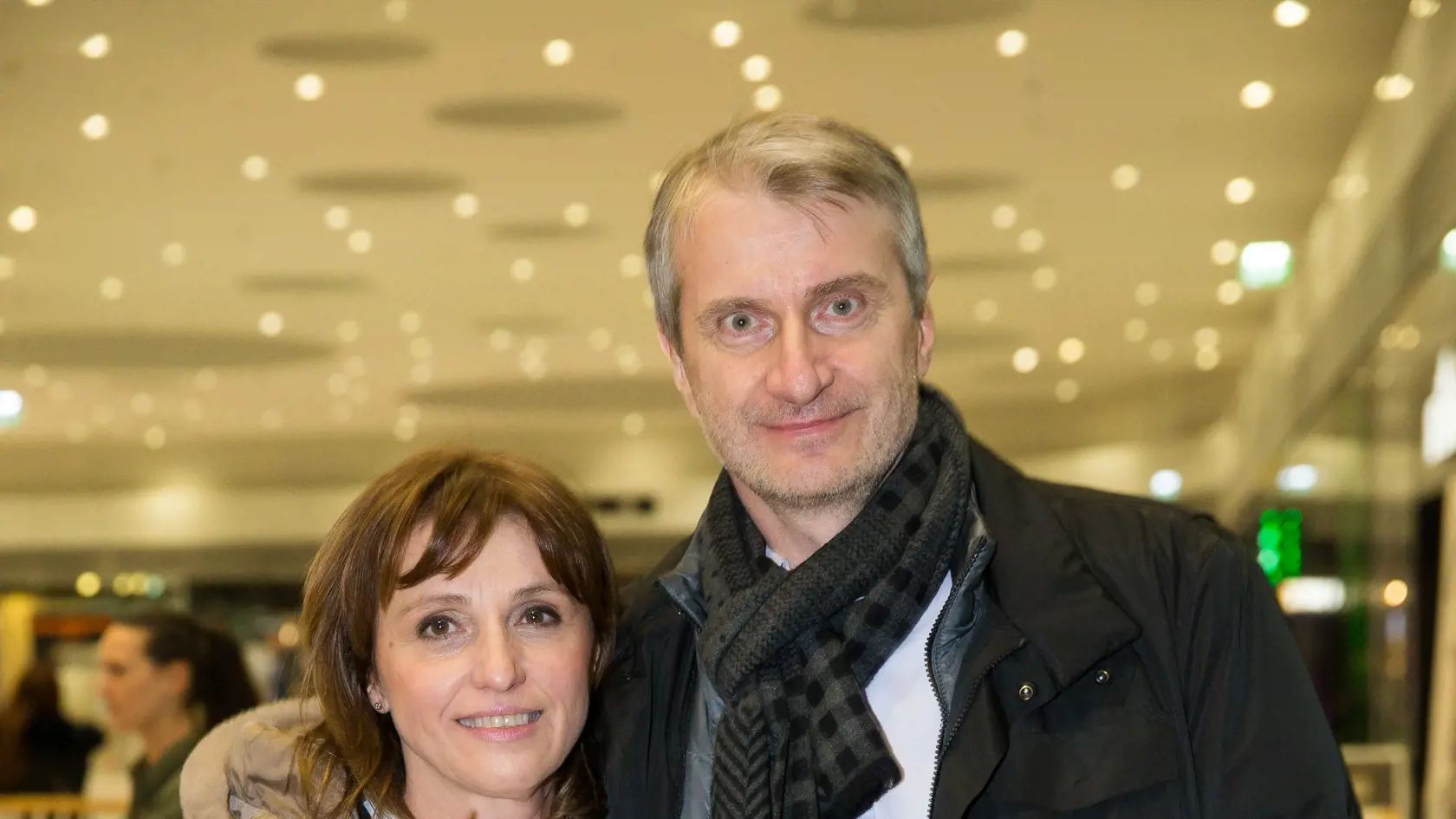 Premiéra slovenského mysteriózneho trileru "Trhlina" v jednom z bratislavských kín. Na snímke Robert Mistrík s manželkou Zuzanou Mistríkovou.