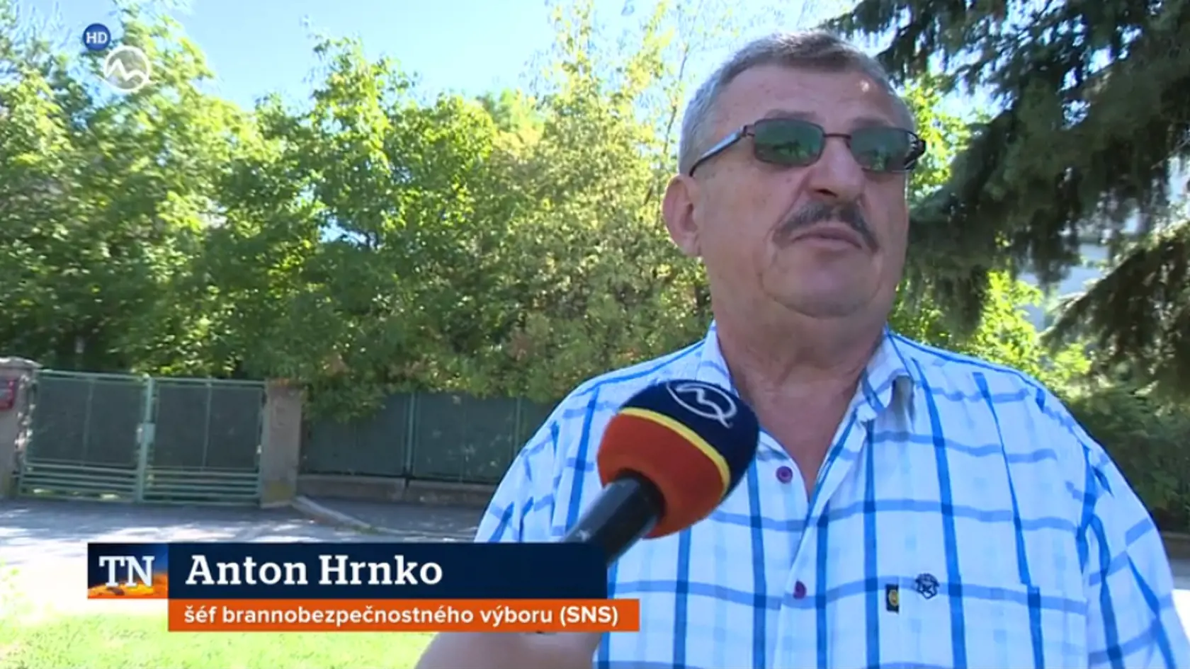 Poslanec SNS Anton Hrnko za pol rok radikálne schudol. V marci prišiel pri leteckom nešťastí o milovanú manželku a deti.