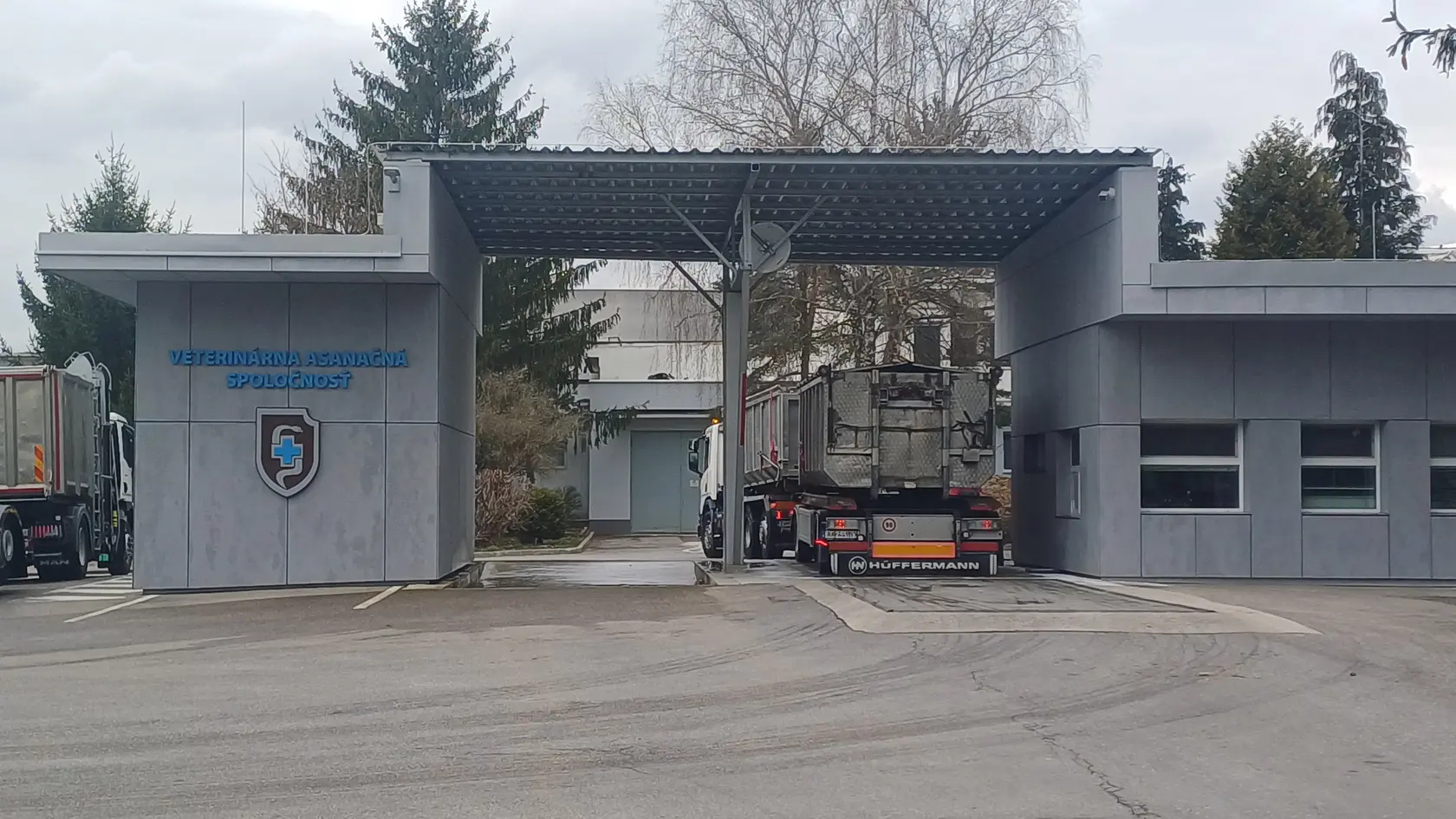 Žilinská kafiléria je jediná na Slovensku, ktorá má povolenie na likvidáciu nakazených zvierat. Fungovala nepretržite 31 dní.