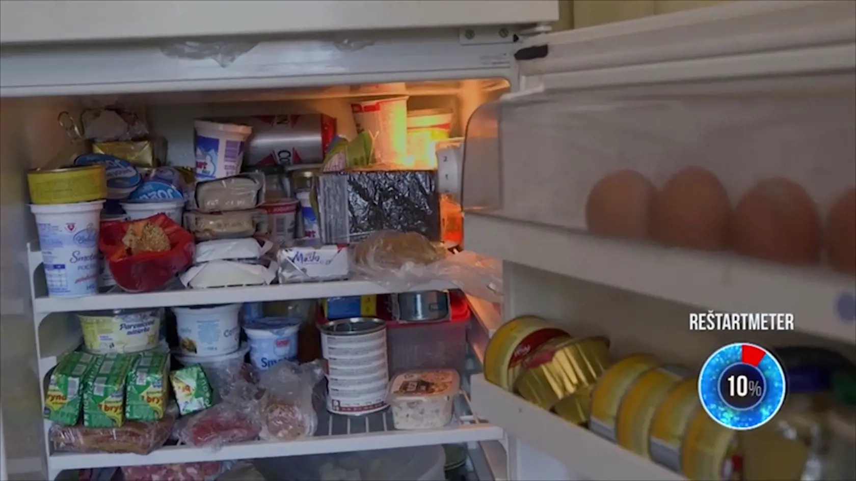 Jej chladnička sa doslova prehýba pod ťarchou potravín. 