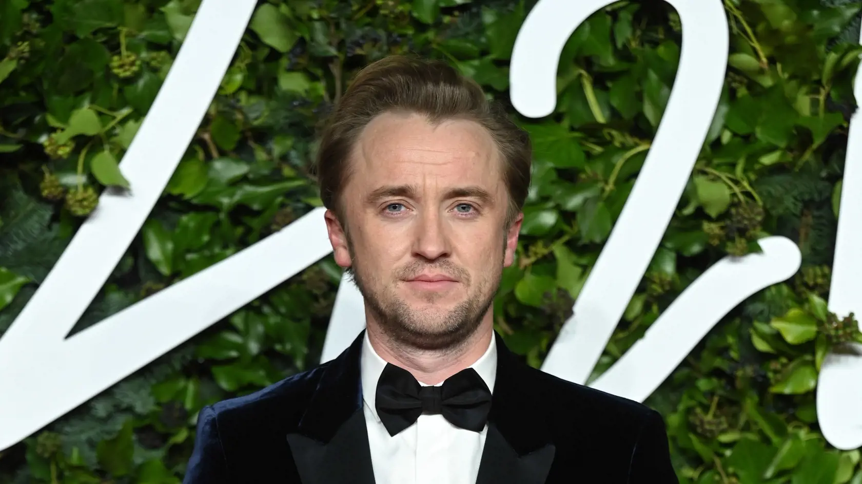 Tom Felton, známy svojou úlohou ako Draco Malfoy, má čistú hodnotu majetku vyčíslenú na16 miliónov libier. Bývalý zlý chlapec z Rokfortu zažil svoj herecký debut už  v útlom veku šiestich rokov. Za účinkovanie v čarodejníckej ságe zarobil 14 miliónov libier.
