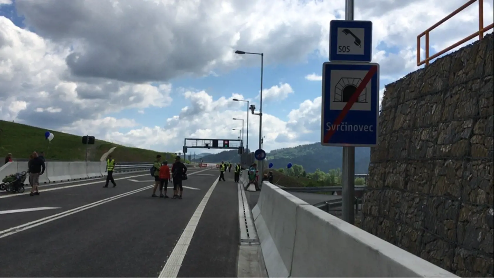 Diaľničný úsek D3 Svrčinovec – Skalité je od 1.4. 2018 spoplatnený diaľničnou známkou.