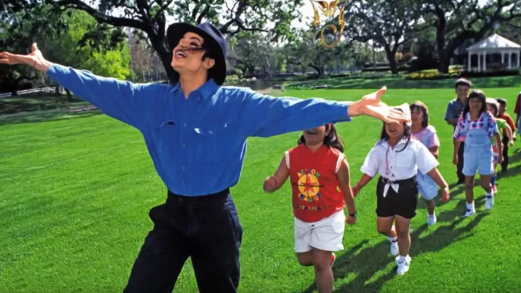 Michael Jackson miloval deti. Mnoho ľudí tvrdí, že ranč postavil pre to, aby sa s nimi mohol hrať a následne ich zneužívať.