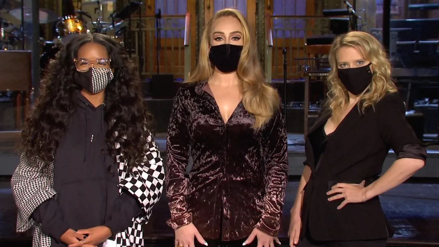 Britská speváčka Adele sa predstavila v prvej upútavke na talk show Saturday Night Live, ktorú pomôže moderovať.