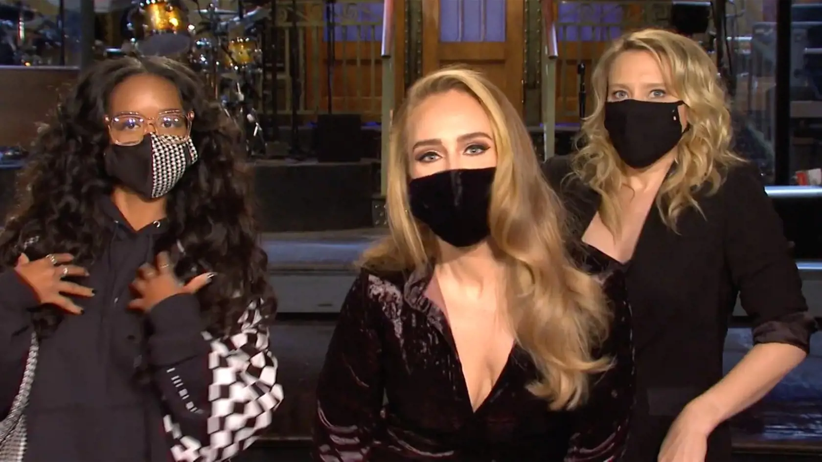 Britská speváčka Adele sa predstavila v prvej upútavke na talk show Saturday Night Live, ktorú pomôže moderovať.