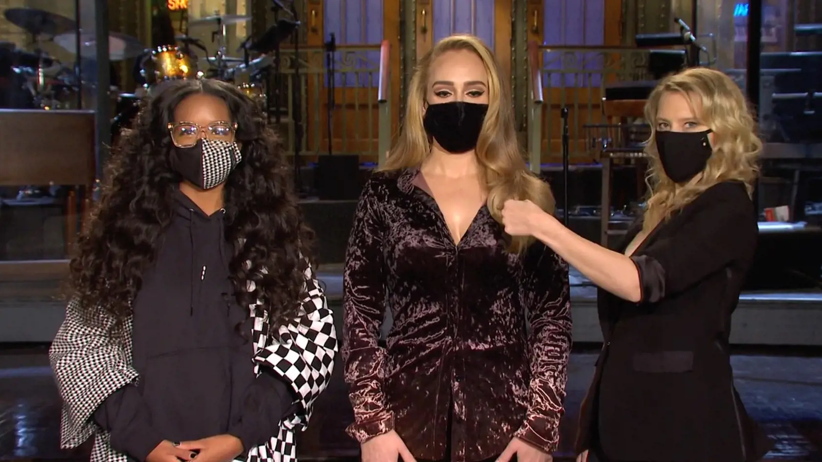 Britská speváčka Adele sa predstavila v prvej upútavke na talk show Saturday Night Live, ktorú pomôže moderovať.