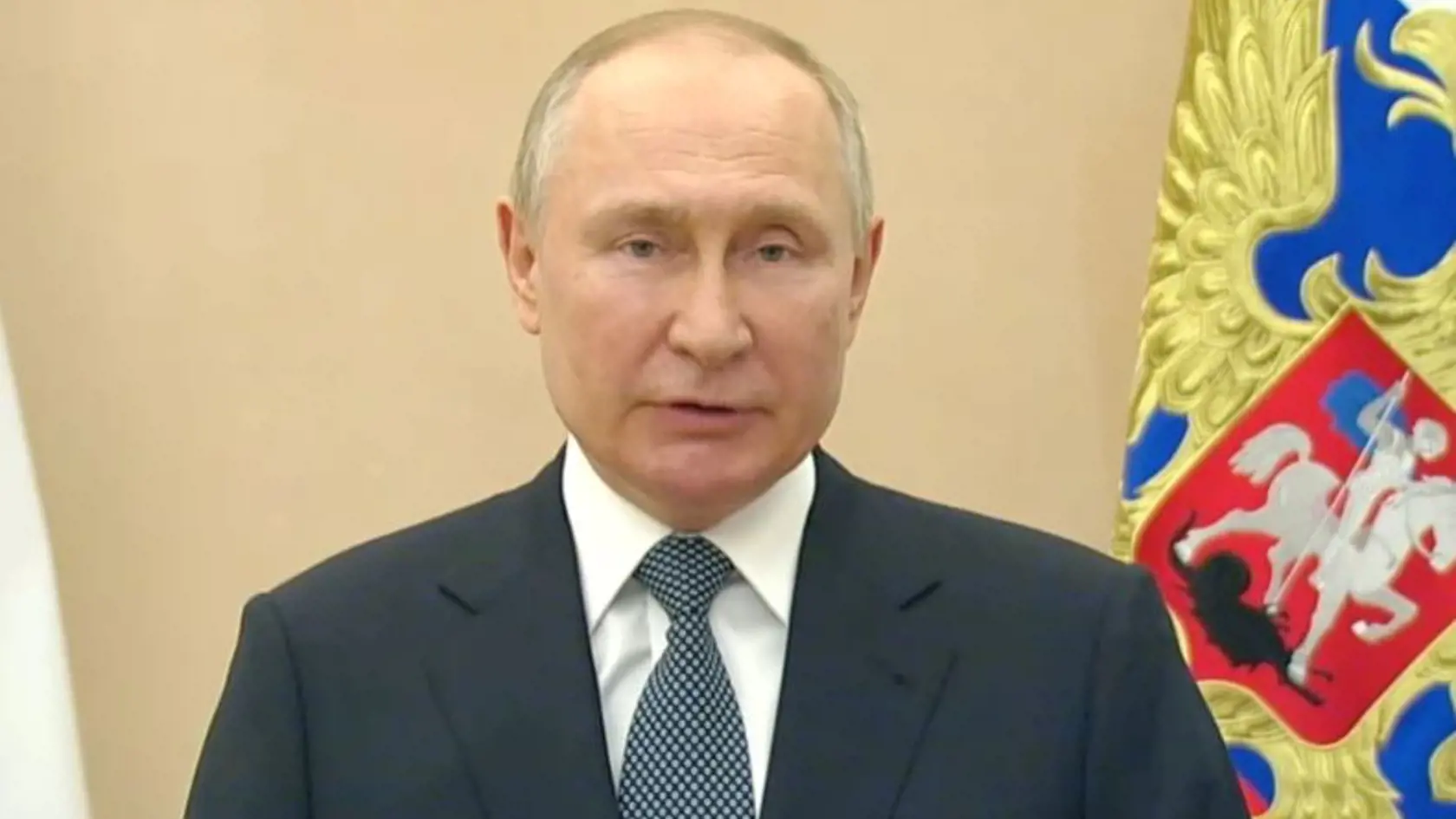Vladimin Putin zrejme vynechal hokejový zápas pre zlý zdravotný stav, naposledy mal totiž na tvári podivné škvrny, čo si všimli aj zahraničné médiá.