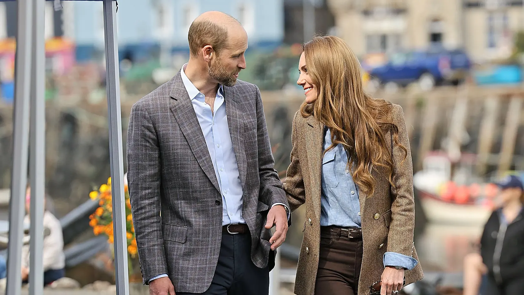 Princ William s manželkou Catherine si vymieňali vrúcne pohľady.