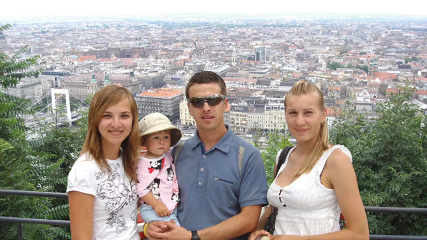 Nasťa má dvoch súrodencov - brata Antona a sestru Annu.