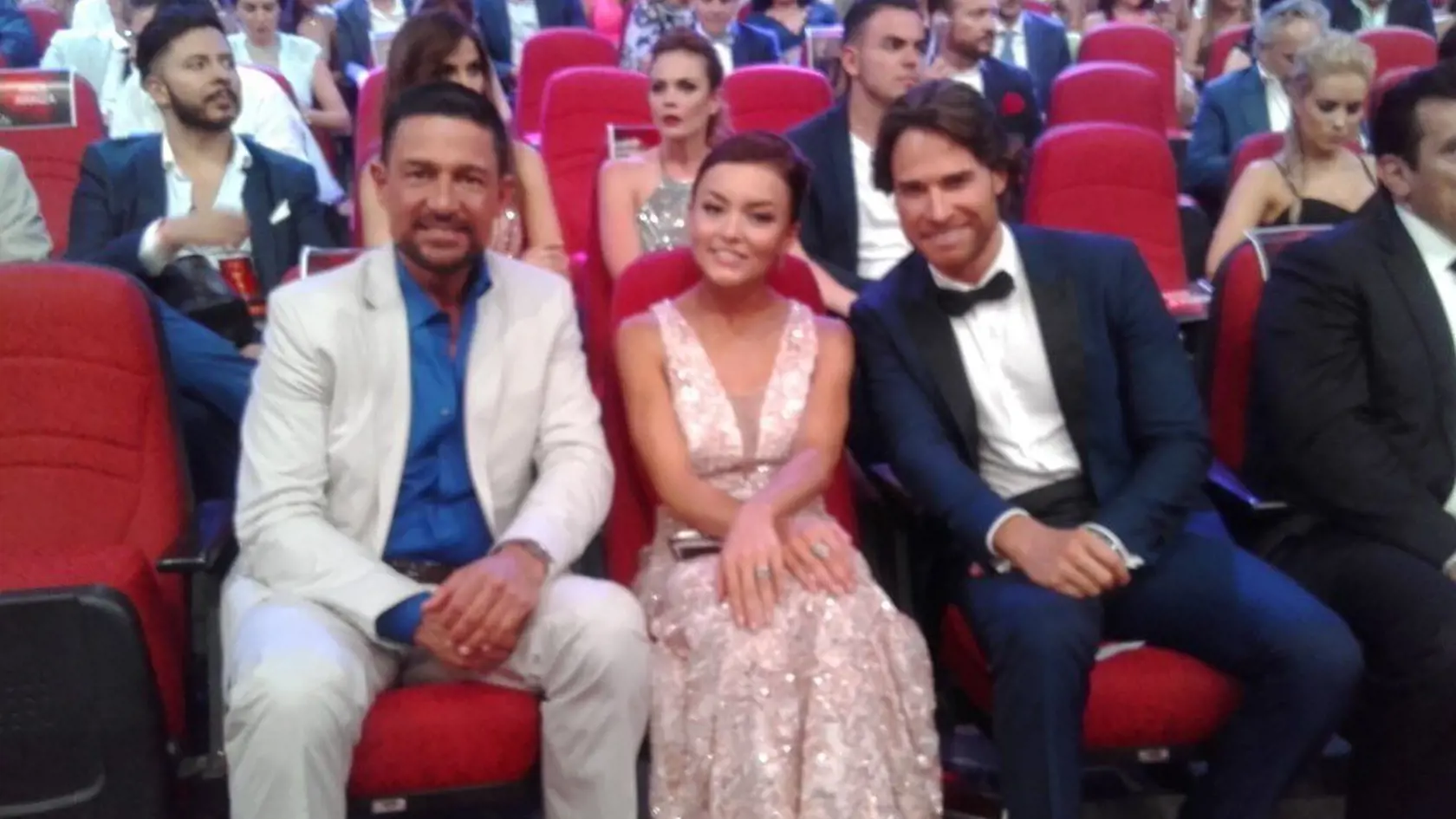 Fernando Colunga nestarne.