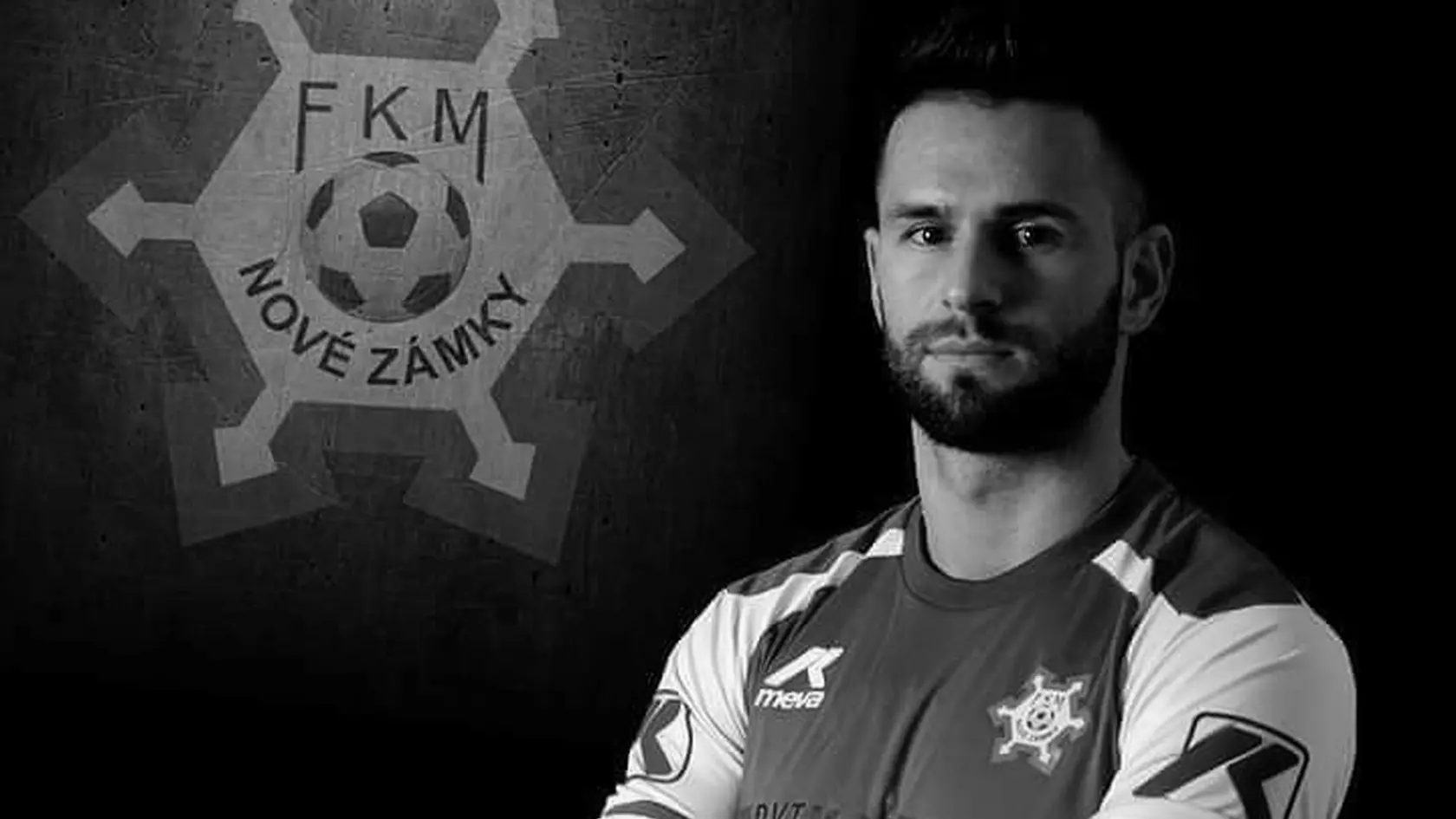 Hral v niekoľkých kluboch, buď ako útočník, alebo stredopoliar.