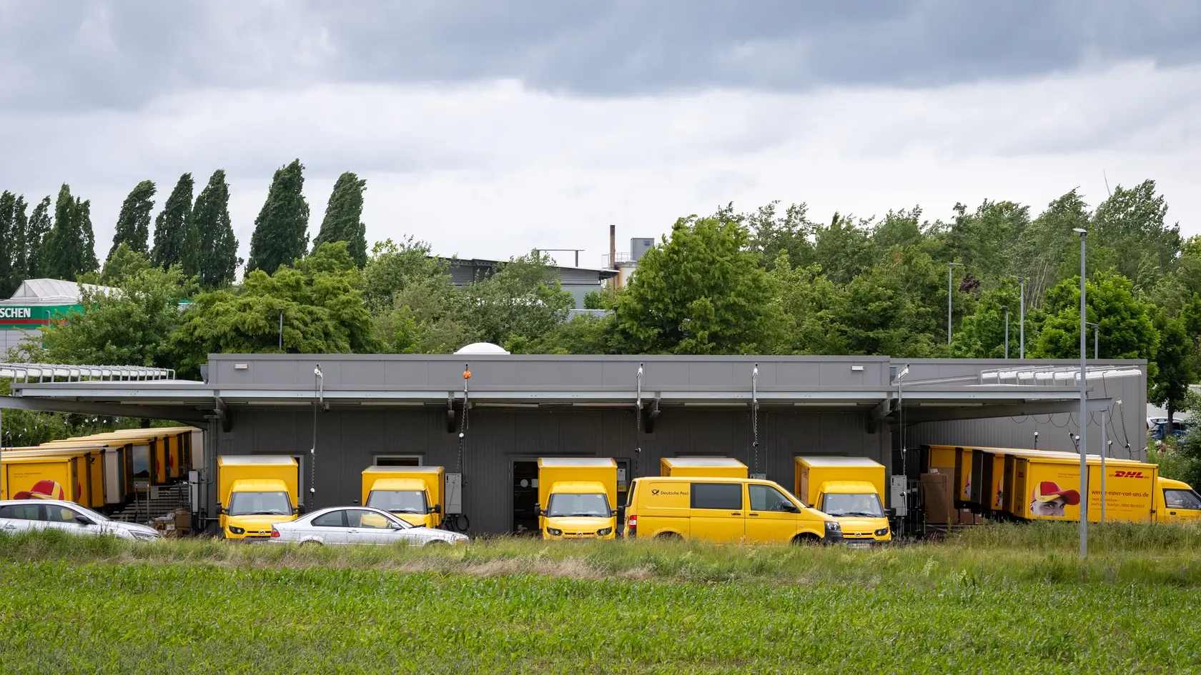 Areál distribučného centra DHL neďaleko Norimbergu na juhu Nemecka.