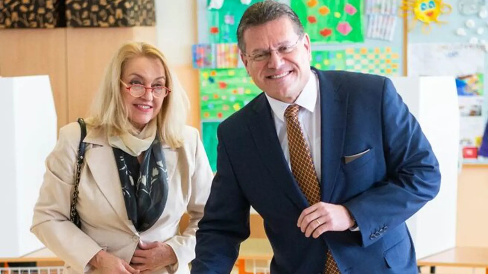 Maroš Šefčovič sa s manželkou doma určite nenudí. 