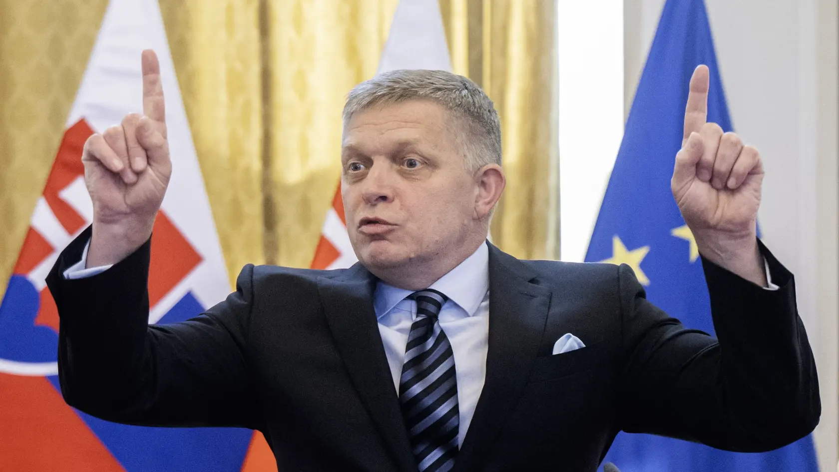 Na snímke slovenský premiér Robert Fico (Smer-SD) počas tlačovej konferencie v Bratislave v pondelok 28. apríla 2025.