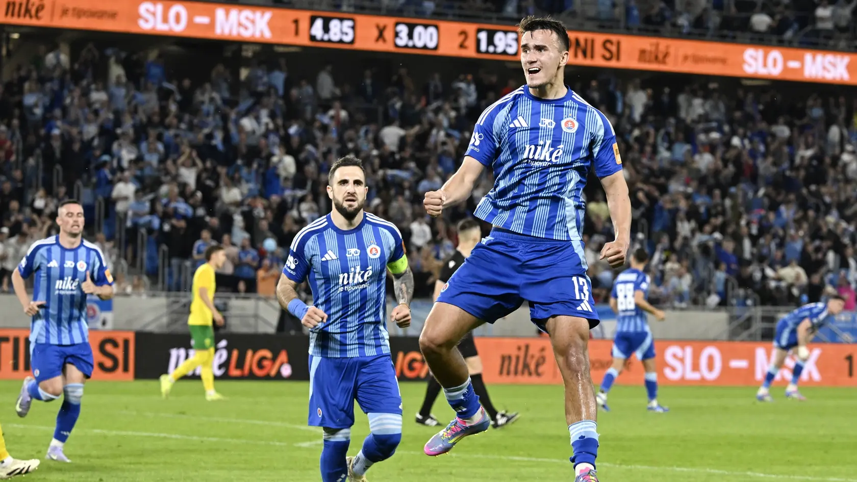 Na snímke David Strelec (Slovan) sa raduje po strelení vyrovnávajúceho gólu na 3:3.