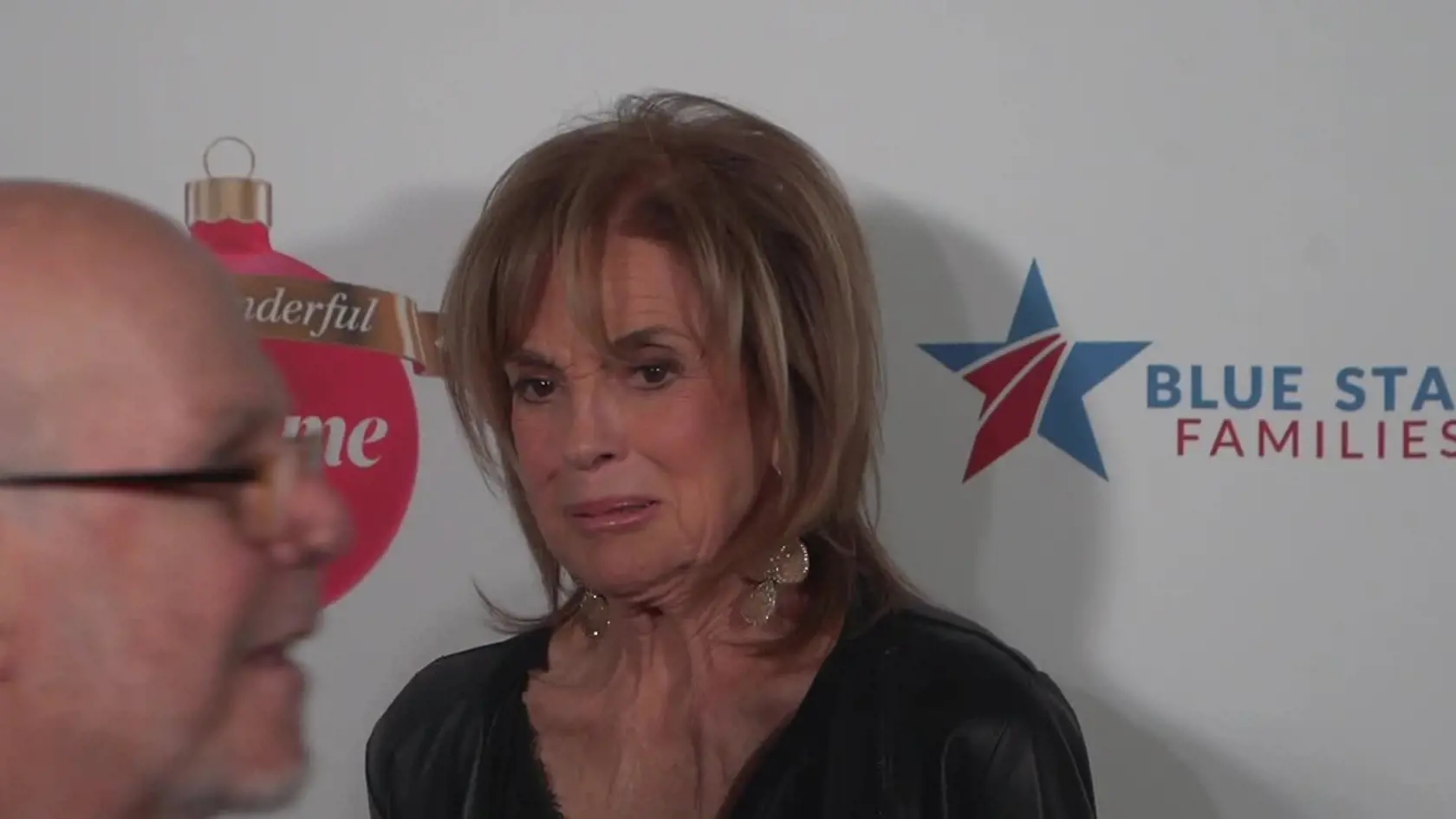 Herečka Linda Grey (82) je známa najmä vďaka nezabudnuteľnému stvárneniu trpiteľky v populárnom seriáli Dallas. Ako však vyzerá teraz? Plastiky jej veru veľmi nepomohli, skôr naopak...