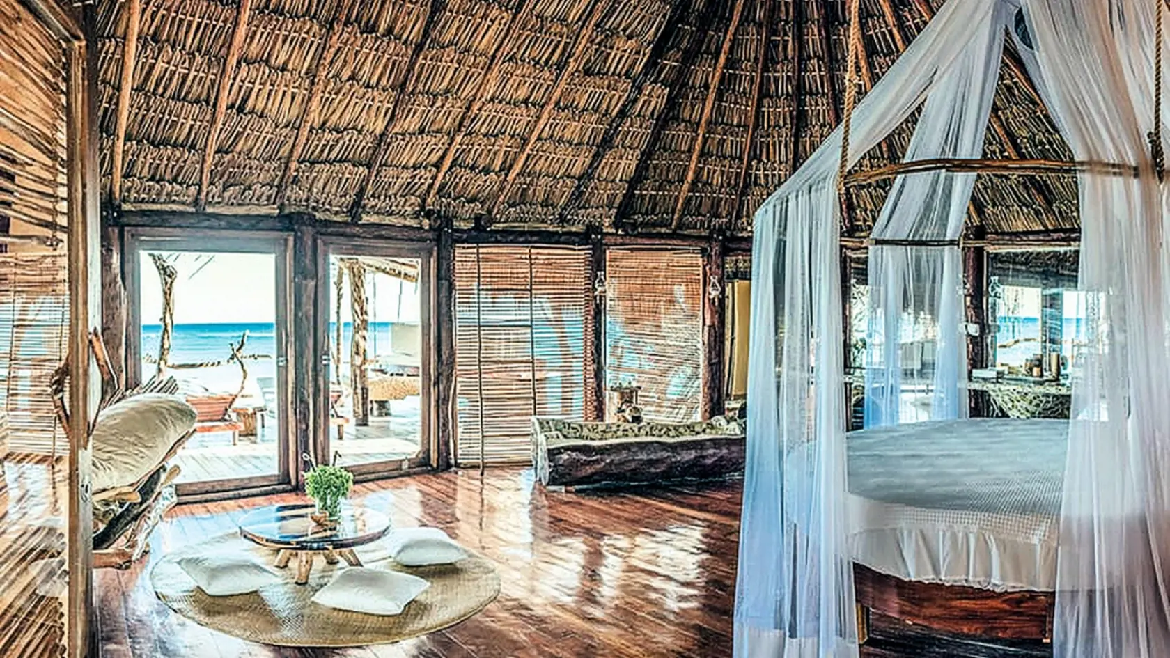 Získať oprávnenie nazývať svoj hotel
alebo kemp EKO zariadením nie je jednoduché? Nejde „len“
o triedenie odpadu či zavedenie inteligentného systému, lebo
certifikácia európskou ekoznačkou vyžaduje splniť 29 povinných
kritérií a získať stanovený počet bodov deklarovaním časti
z 90 voliteľných kritérií.