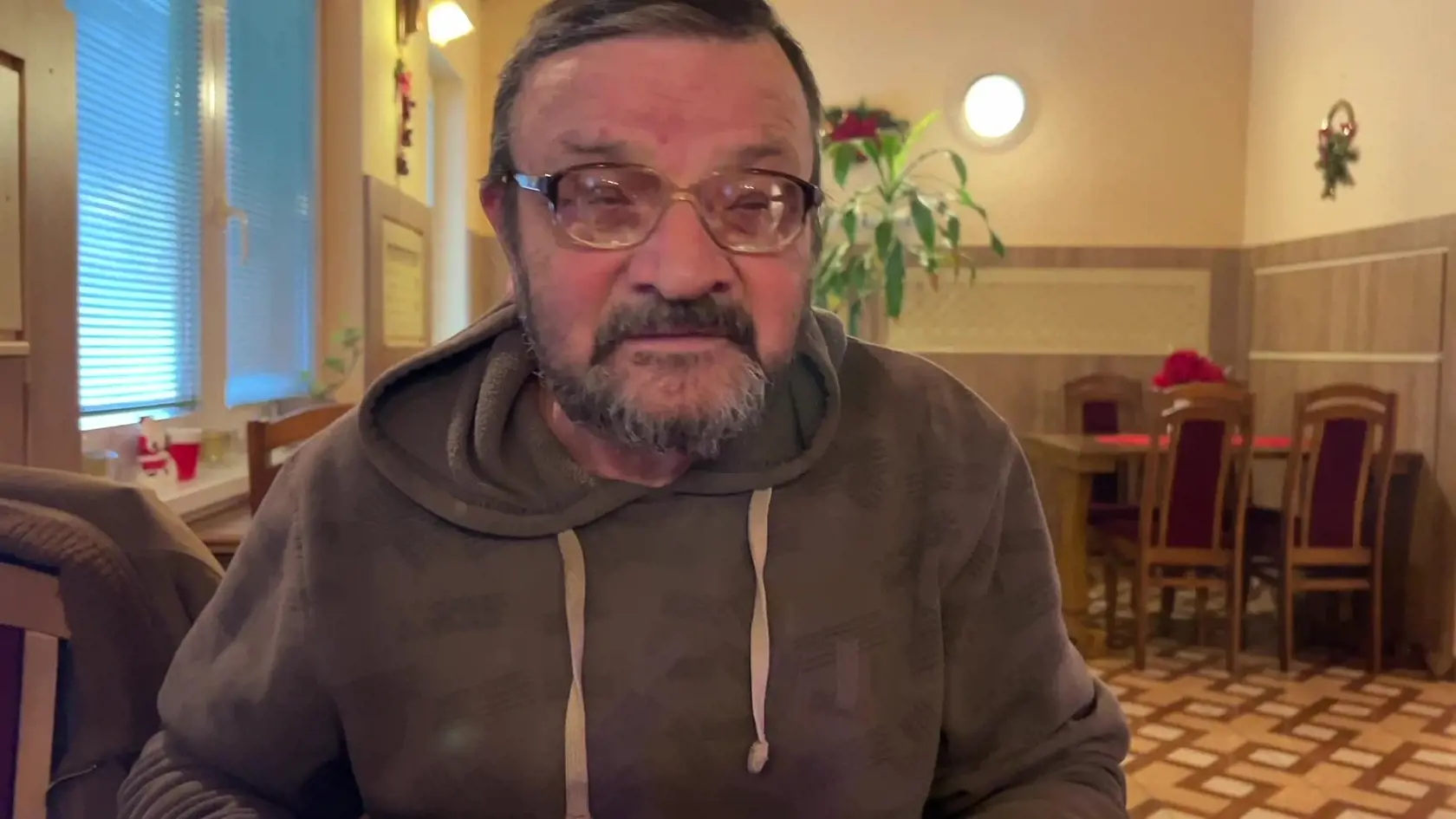 Napriek vážnym problémom so zrakom sa Vladimír Cerovský z Hontianskych Nemiec (okr. Krupina) venuje svojej veľkej vášni – lukostreľbe. Tento šesťdesiatnik, ktorému život komplikuje šedý zákal a ťažká krátkozrakosť, pravidelne vystupuje na historických podujatiach po celom Slovensku.