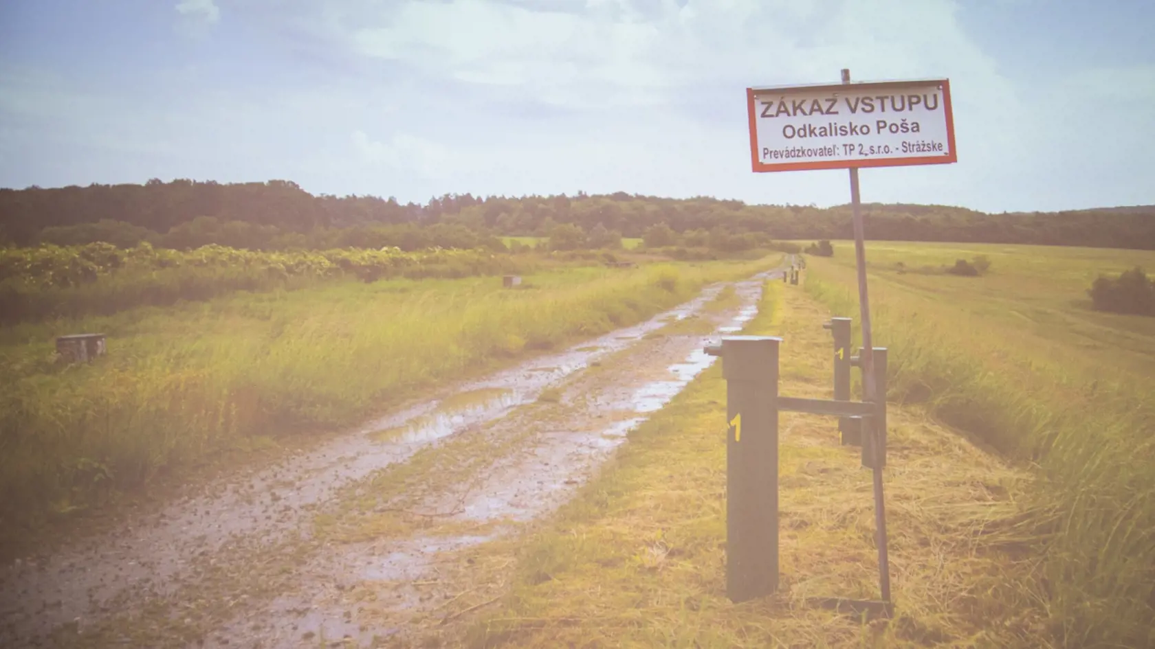Na snímke odkalisko Poša počas tlačovej konferencie na tému: Aktuálne výsledky z cesty do Trojuholníka smrti poukazujú na fakt, že najväčšia enviromentálna záťaž na Slovensku - odkalisko Poša je stále aktívna 25. augusta 2020 v Bratislave. FOTO TASR - Jakub Kotian