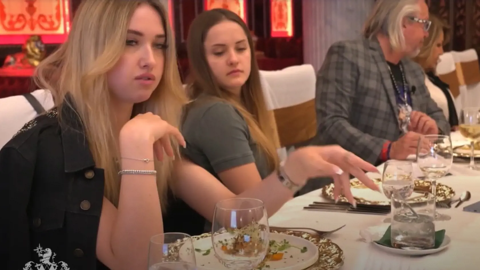 9_chodové luxusné menu nevoňalo dievčatám ani mame Carmen.