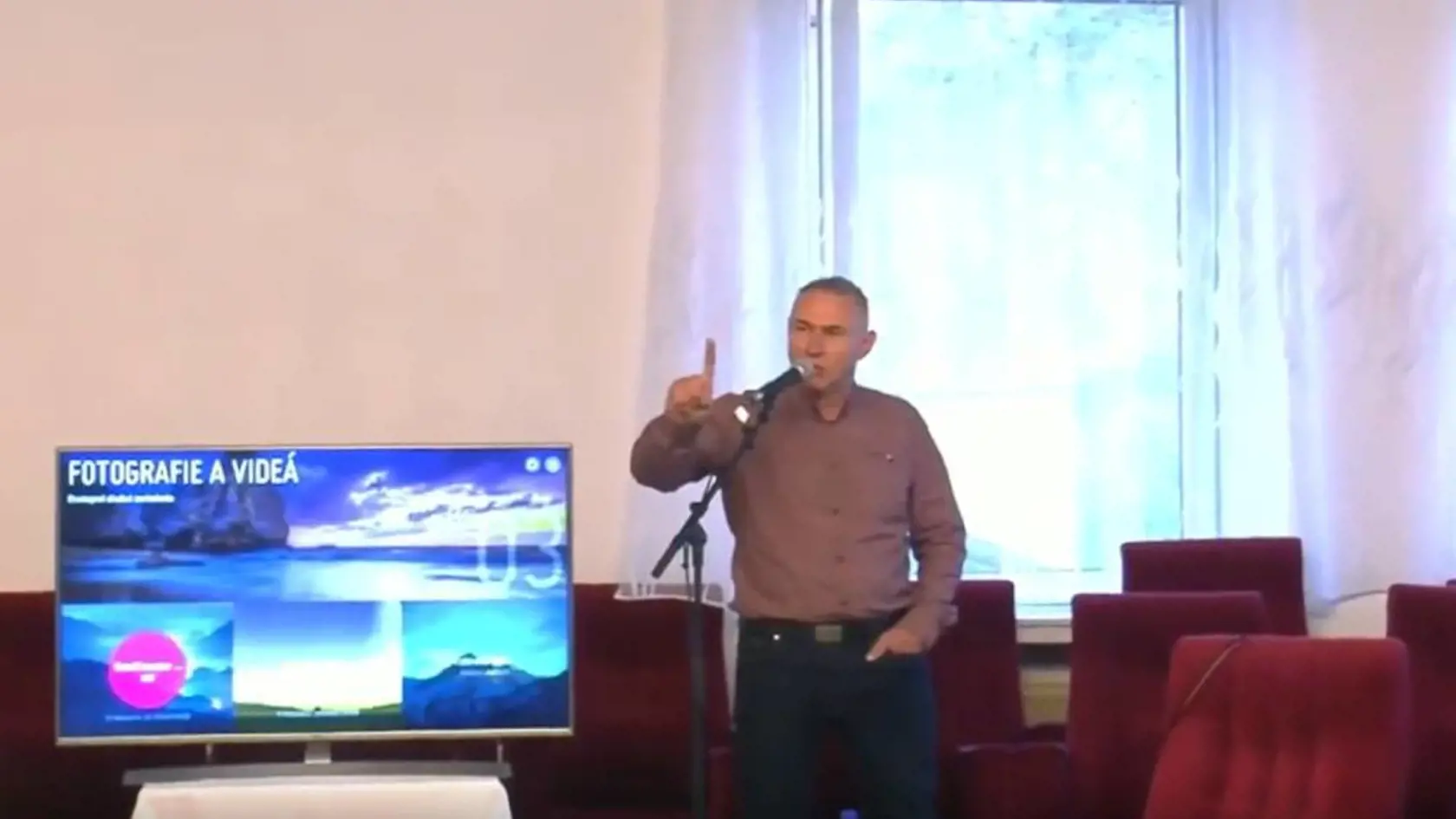Poslanec Anton Hajnovič sa dostal do slovnej výmeny názorov s primátorom kvôli nadávke chrapúň