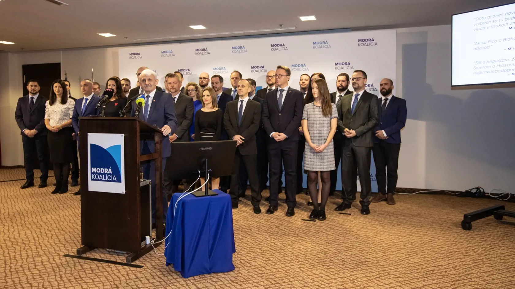 Na snímke je Mikuláš Dzurinda, ktorý predstavuje nový politický projekt s názvom Modrá koalícia na tlačovej konferencii v Bratislave.