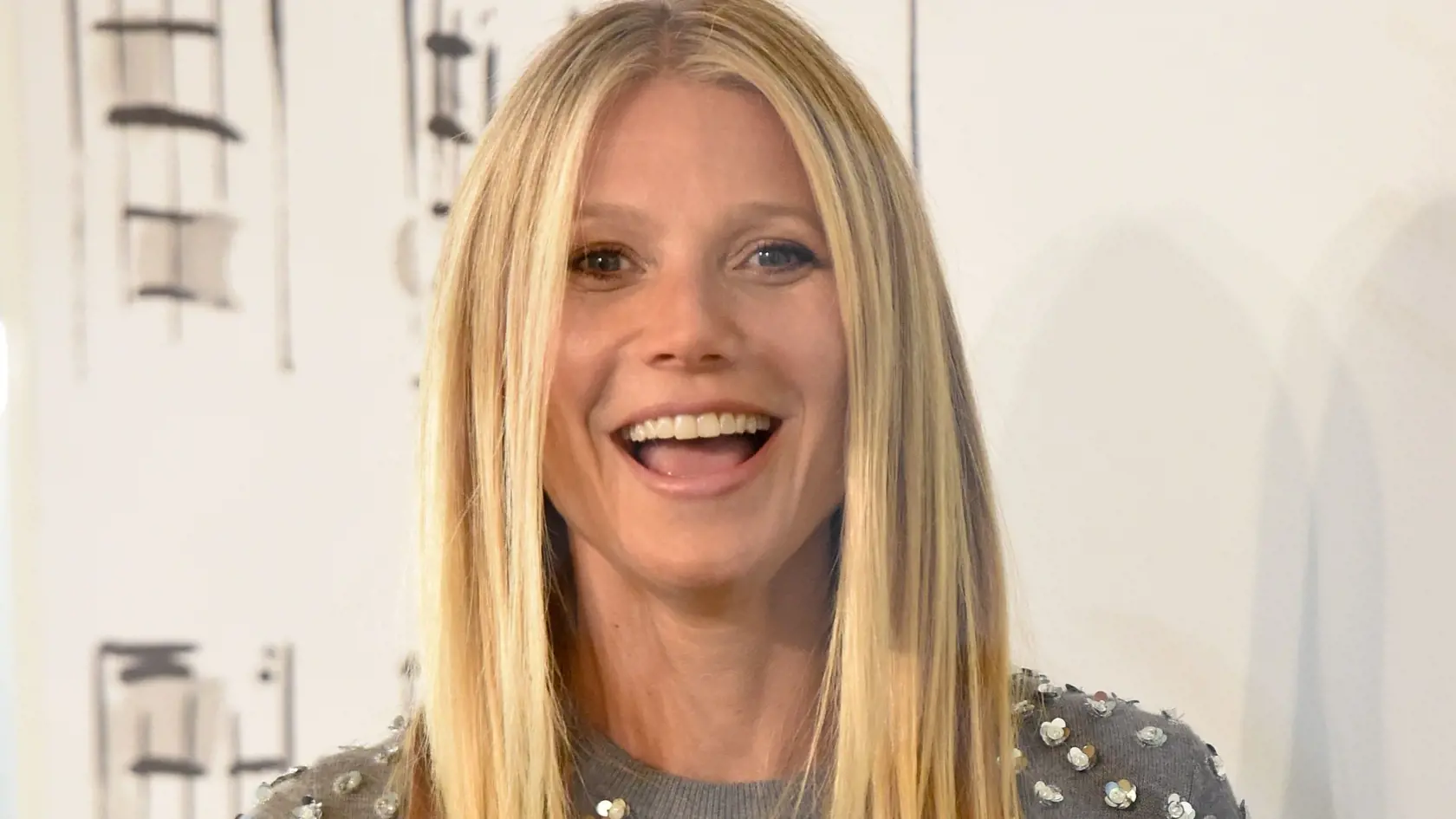 Ultra štíhla Gwyneth Paltrow radí piť vodu s citrónom.
