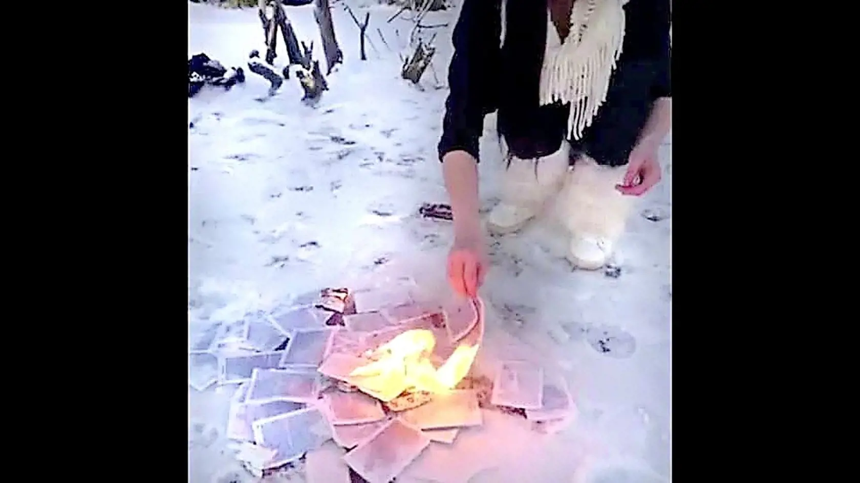 Ako sa páli Korán, predviedla Sheila spolu s názorom na islam a moslimov.
