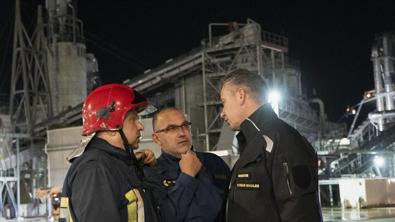 Na miesto požiaru sa prišiel pozrieť aj minister vnútra Roman Mikulec.