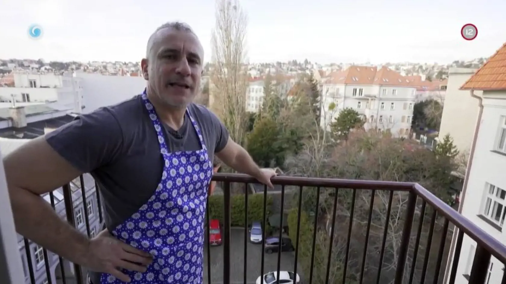 Herec divákom ukázal svoj balkón, na ktorom od pestuje kaleráb.