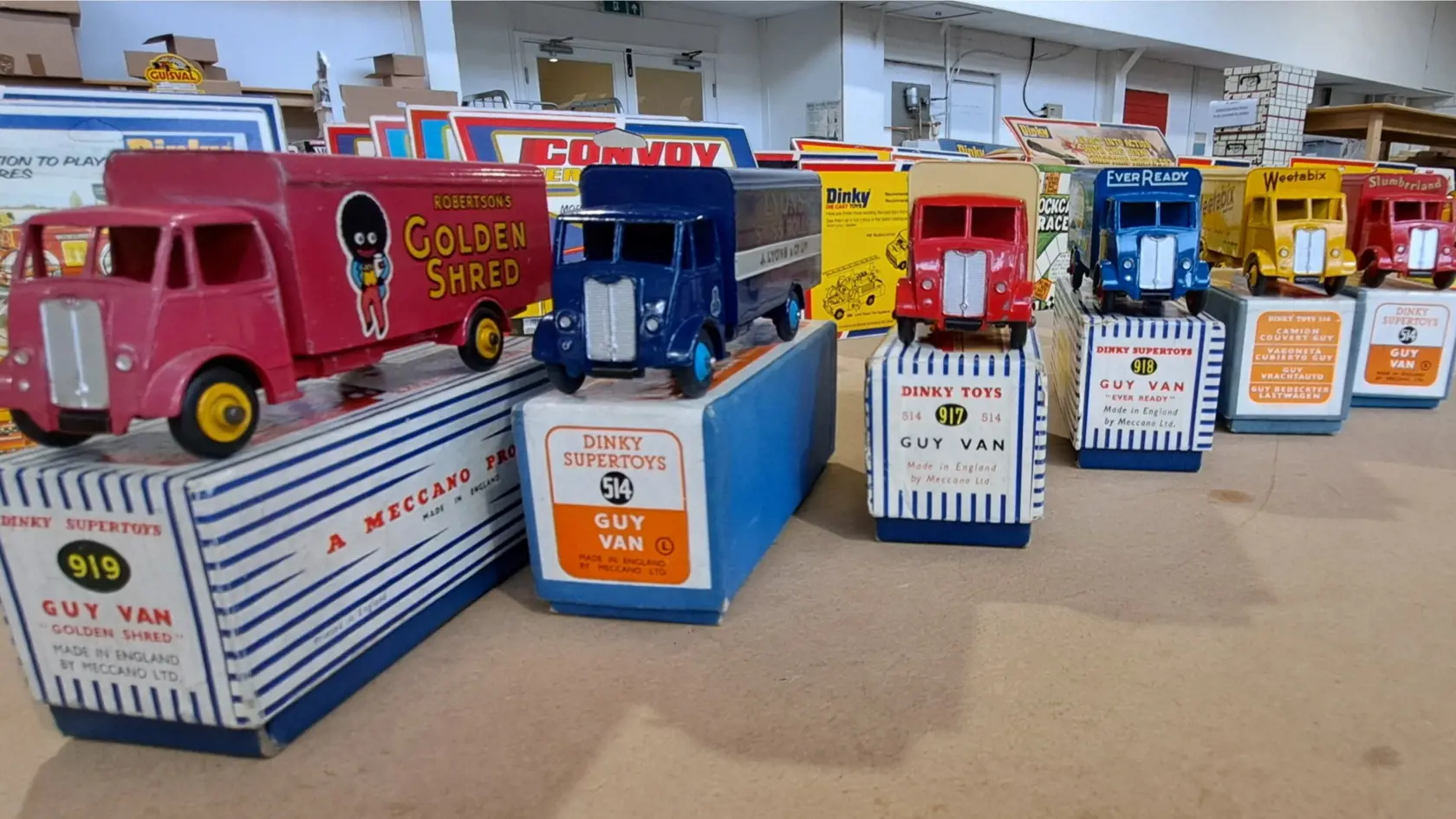 Senior Harrie van de Bosch celý život zbieral staré autíčka Dinky Toys. V dražbe ich predal za vyše 88-tisíc eur.