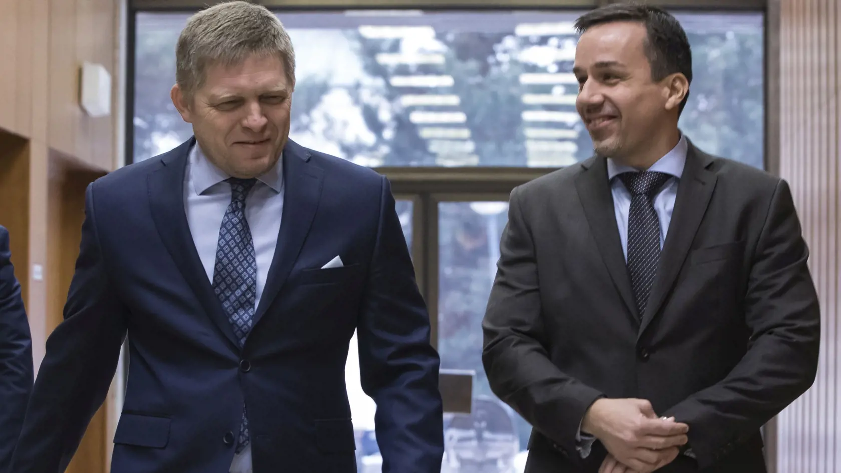 Predseda strany Smer-SD Robert Fico a poslenec Erik Tomáš (Smer-SD)