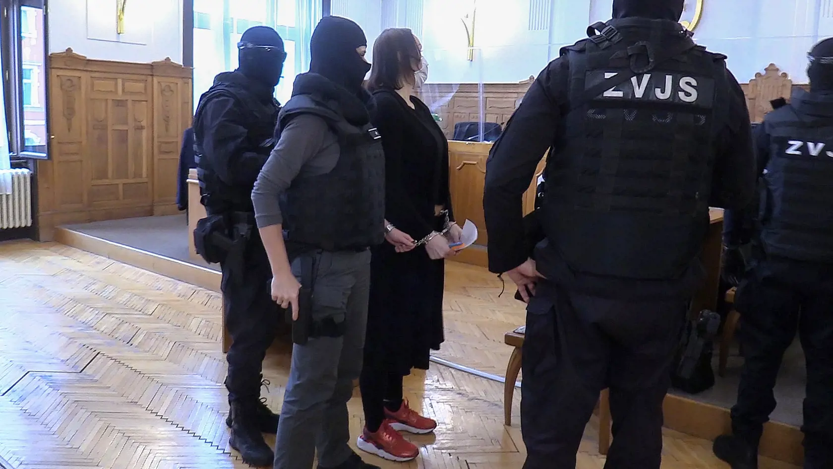 Alena Zsuzsová na pojednávaní v kauze vraždy Lászlóa Basternáka.