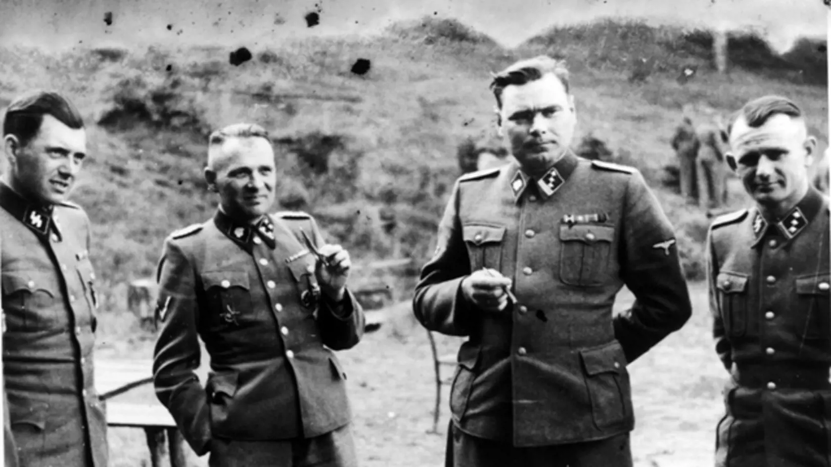 Mengele (napravo): Volali ho
aj anjelom smrti. Do plynových
komôr poslal tisíce ľudí.