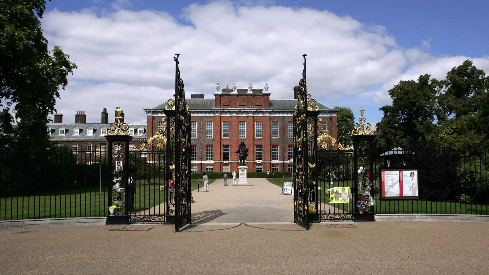 Kensingtonský palác, kde žila Diana s rodinou.