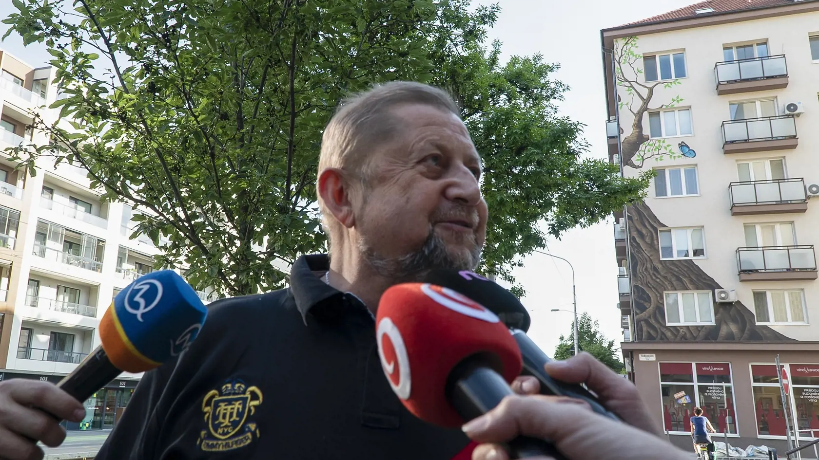 Obvinený Štefan Harabin sa vyjadruje po výsluchu na NAKA.