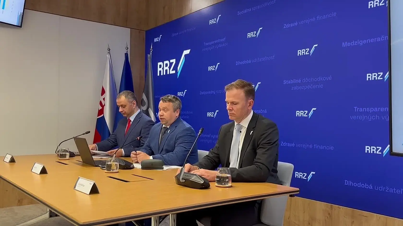 Ukazovateľ dlhodobej udržateľnosti dosiahol úroveň 4,1 % hrubého domáceho produktu (HDP), teda 5,7 mld. eur. Po prijatí viacerých opatrení došlo v porovnaní s rokom 2023 k viditeľnému pokroku a po dvoch rokoch sme sa vrátili do pásma stredného rizika, konštatovala rada, ktorá správu vypracovala.