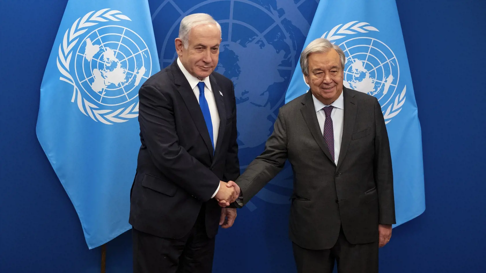 KK1 New York - Na snímke izraelský premiér Benjamin Netanjahu (vľavo) a generálny tajomník OSN António Guterres na 78. zasadnutí Valného zhromaždenia Organizácie Spojených národov (OSN) v New Yorku 20. septembra 2023. FOTO TASR/AP

Israeli Prime Minister Benjamin Netanyahu meets with United Nations Secretary-General Antonio Guterres during the 78th session of the United Nations General Assembly at U.N. headquarters, Wednesday, Sept. 20, 2023. (AP Photo/Craig Ruttle)