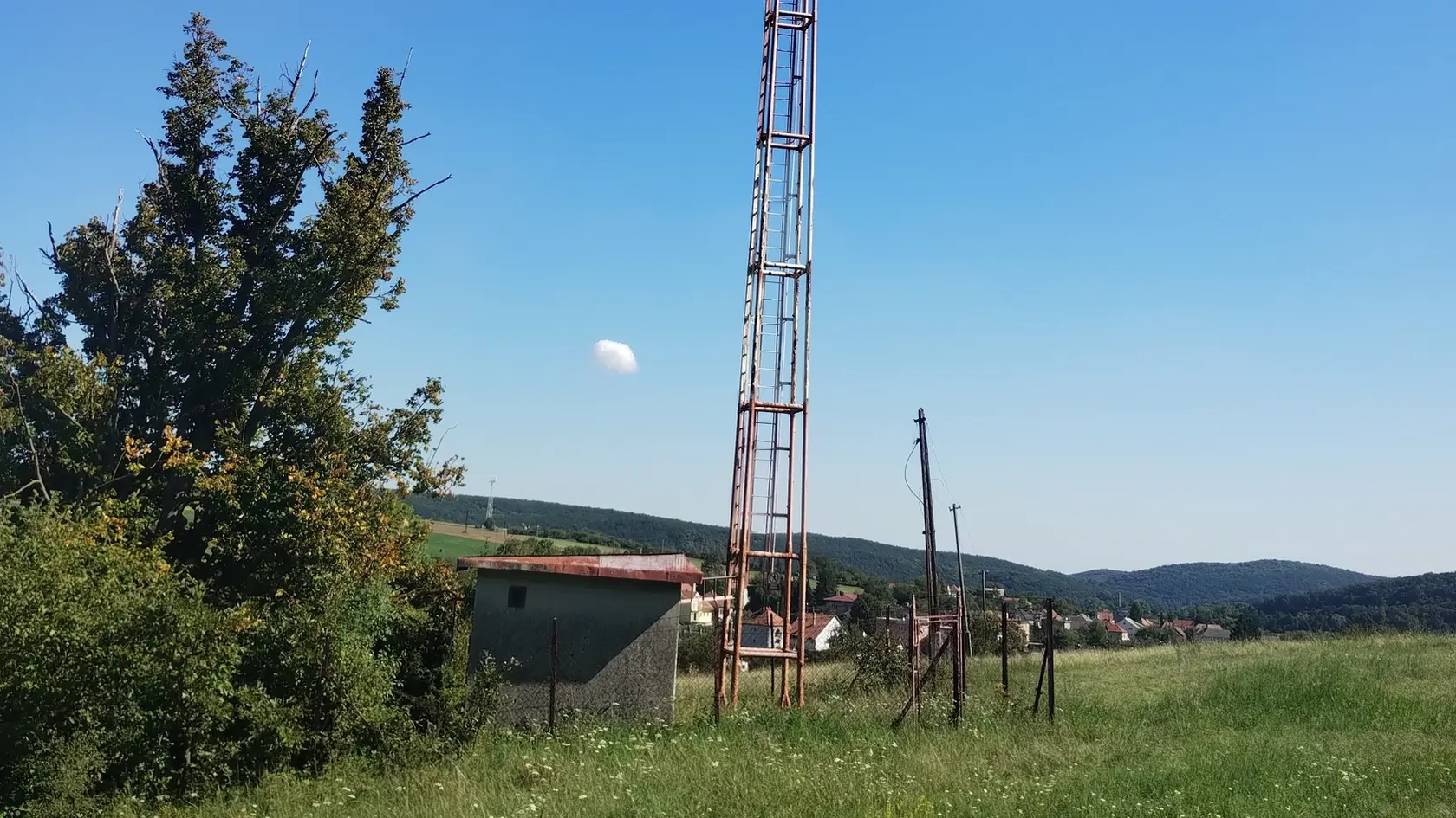 Na Dobrej Vode majú na stožiari prezidentskú štandardu.